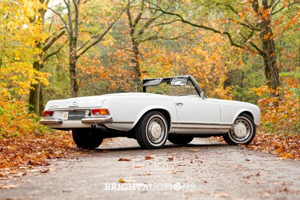 Mercedes-Benz 280 SL Pagode – Handgeschakeld – EU-uitvoering – 2.8 liter zes-in-lijn. 