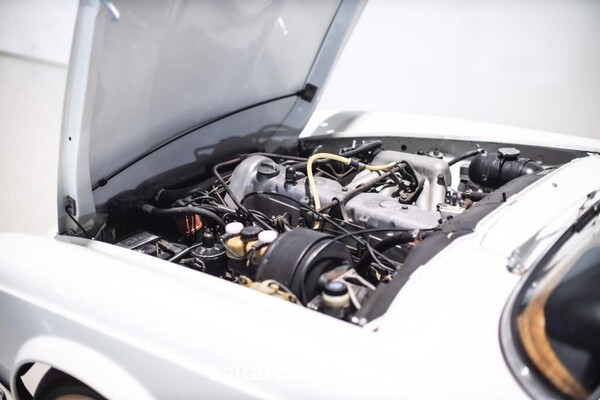 Mercedes-Benz 280 SL Pagode – Handgeschakeld – EU-uitvoering – 2.8 liter zes-in-lijn. 