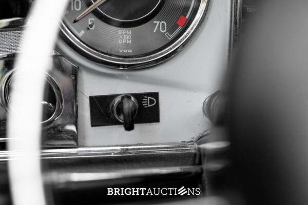 Mercedes-Benz 280 SL Pagode – Handgeschakeld – EU-uitvoering – 2.8 liter zes-in-lijn. 