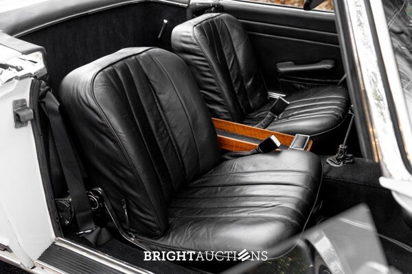 Mercedes-Benz 280 SL Pagode – Handgeschakeld – EU-uitvoering – 2.8 liter zes-in-lijn. 