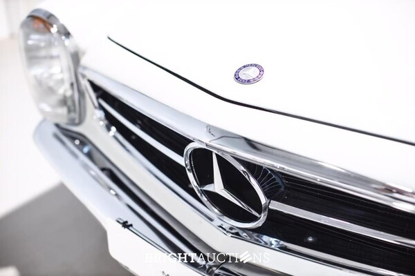 Mercedes-Benz 280 SL Pagode – Handgeschakeld – EU-uitvoering – 2.8 liter zes-in-lijn. 