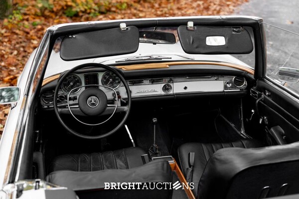 Mercedes-Benz 280 SL Pagode – Handgeschakeld – EU-uitvoering – 2.8 liter zes-in-lijn. 