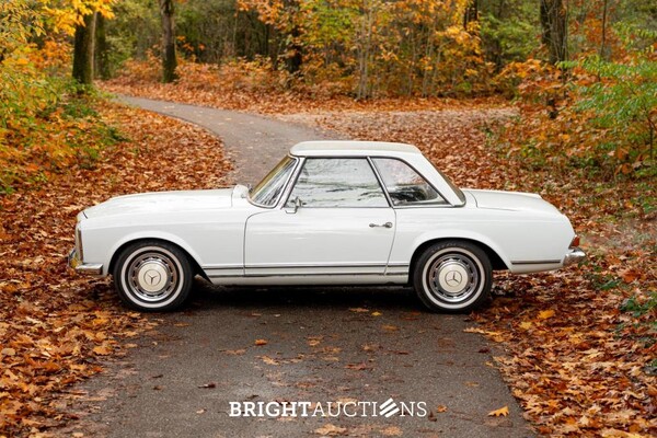 Mercedes-Benz 280 SL Pagode – Handgeschakeld – EU-uitvoering – 2.8 liter zes-in-lijn. 
