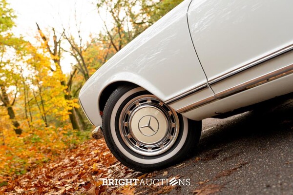 Mercedes-Benz 280 SL Pagode – Handgeschakeld – EU-uitvoering – 2.8 liter zes-in-lijn. 
