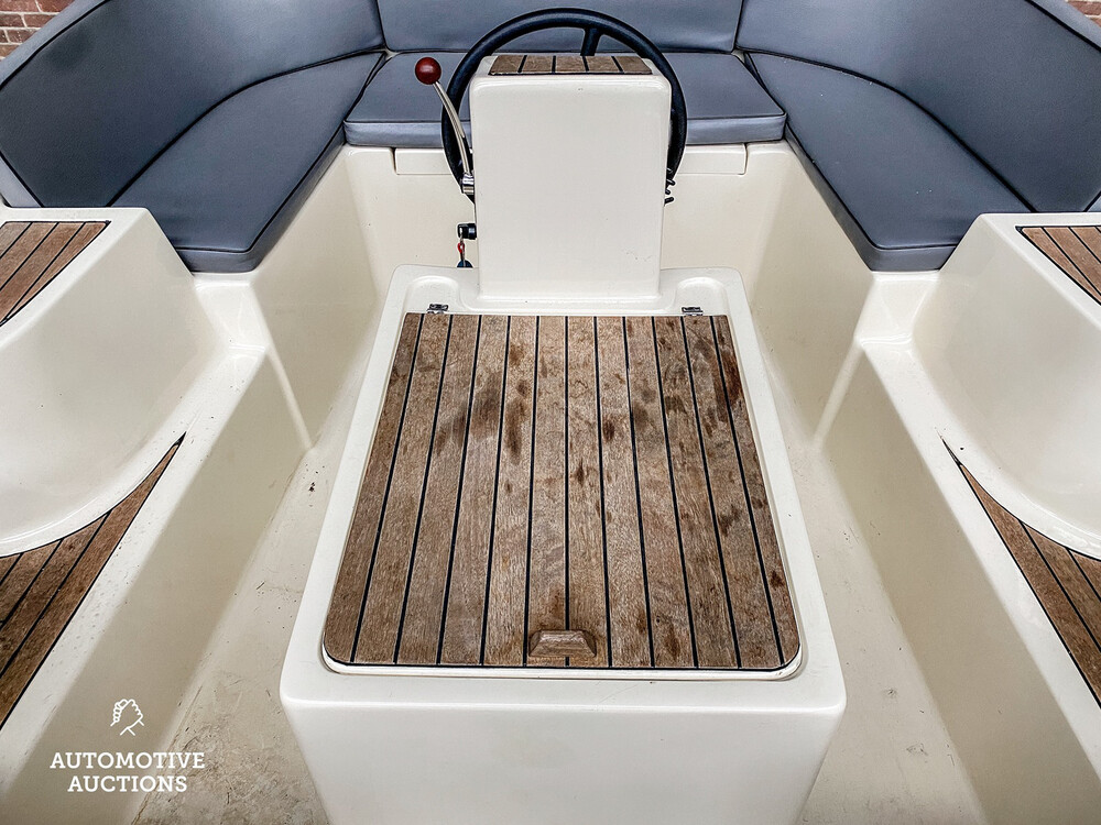 Julia 710 Classic 2011 Sloop