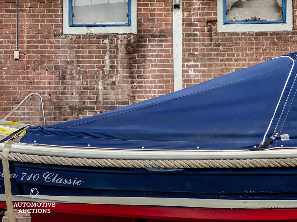 Julia 710 Classic 2011 Sloop