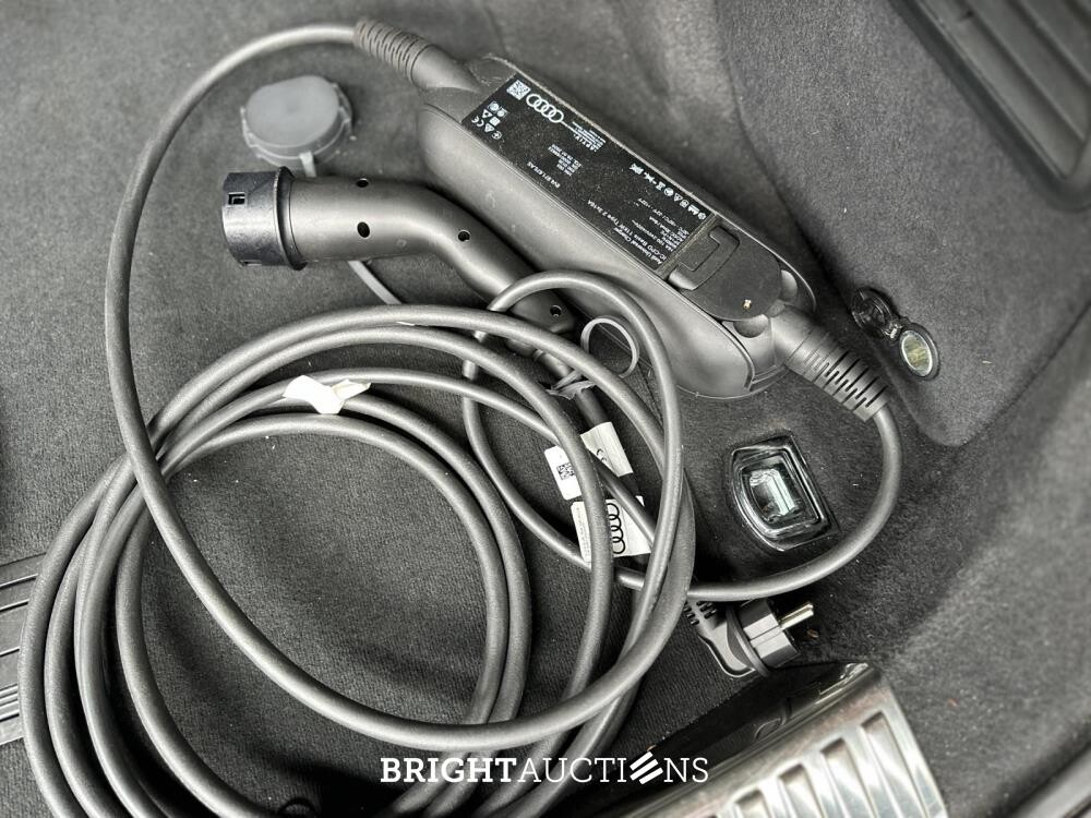 Audi E-tron 50 quattro Business edition 71 kWh 313pk 2020 (Origineel-NL+ 1e eigenaar), J-695-PX