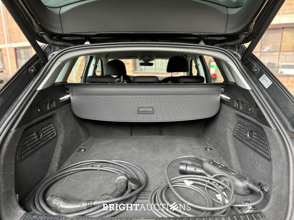 Audi E-tron 50 quattro Business edition 71 kWh 313pk 2020 (Origineel-NL+ 1e eigenaar), J-695-PX