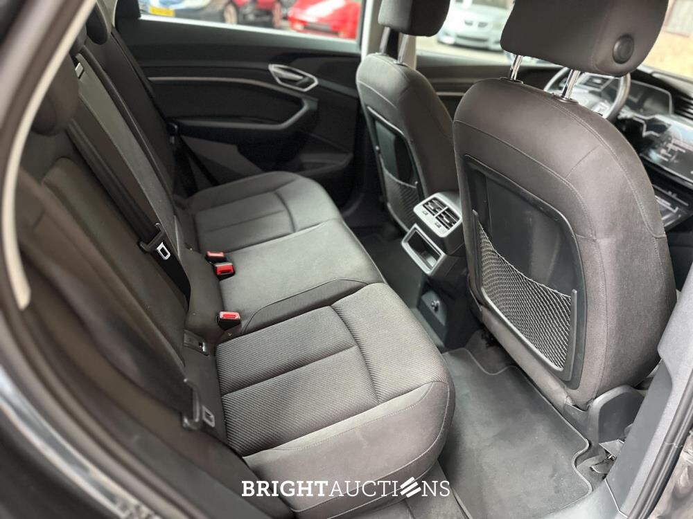 Audi E-tron 50 quattro Business edition 71 kWh 313pk 2020 (Origineel-NL+ 1e eigenaar), J-695-PX