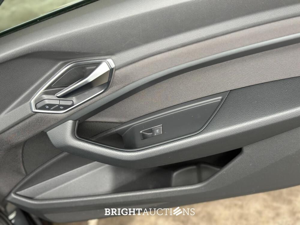 Audi E-tron 50 quattro Business edition 71 kWh 313pk 2020 (Origineel-NL+ 1e eigenaar), J-695-PX