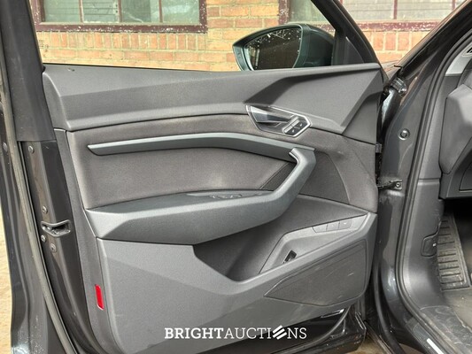 Audi E-tron 50 quattro Business edition 71 kWh 313pk 2020 (Origineel-NL+ 1e eigenaar), J-695-PX