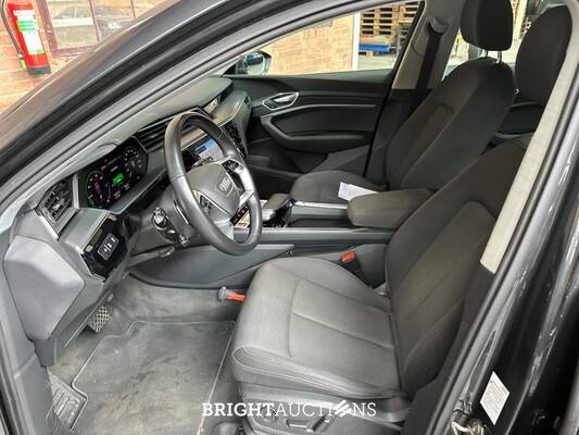 Audi E-tron 50 quattro Business edition 71 kWh 313pk 2020 (Origineel-NL+ 1e eigenaar), J-695-PX