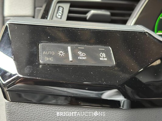 Audi E-tron 50 quattro Business edition 71 kWh 313pk 2020 (Origineel-NL+ 1e eigenaar), J-695-PX
