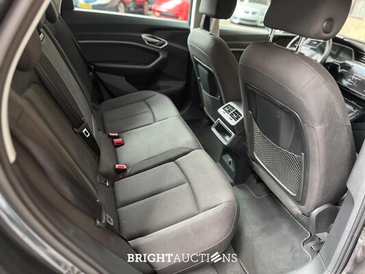 Audi E-tron 50 quattro Business edition 71 kWh 313pk 2020 (Origineel-NL+ 1e eigenaar), J-695-PX