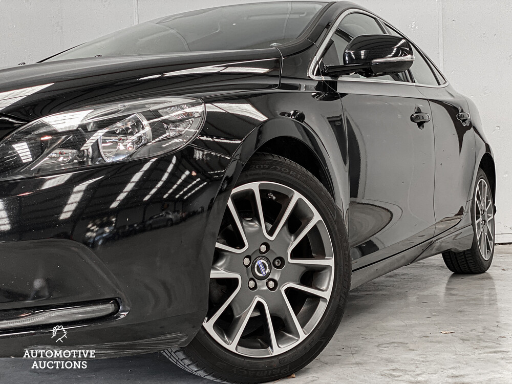 Volvo V40 1.6 D2 Momentum Business 144hp 2014, 7-XNT-75.