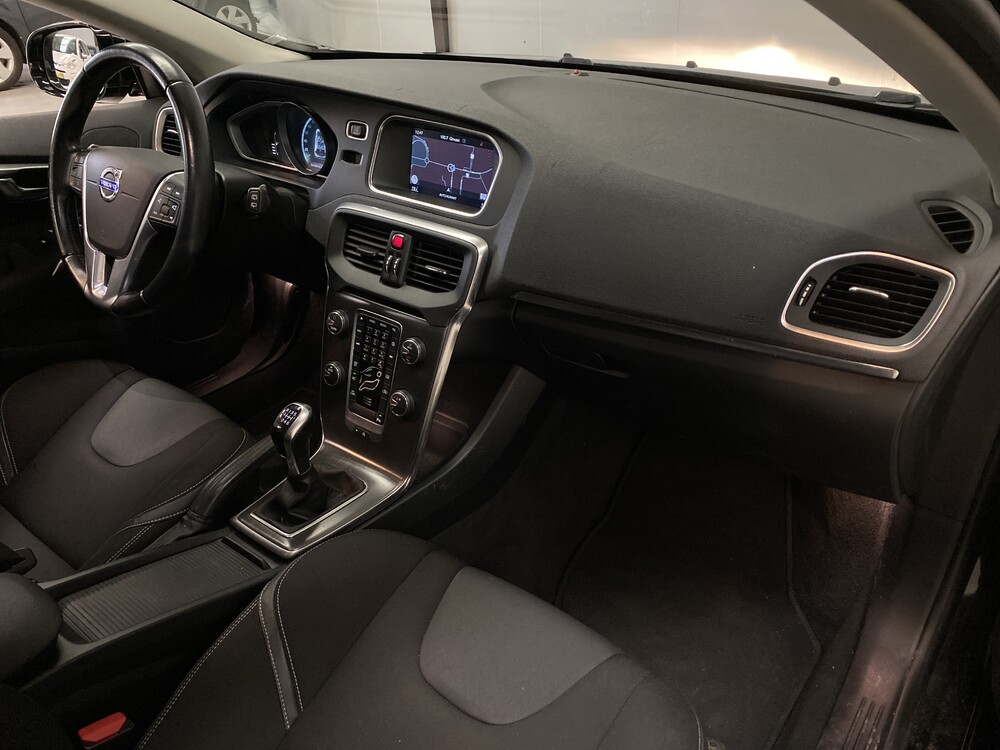 Volvo V40 1.6 D2 Momentum Business 144hp 2014, 7-XNT-75.