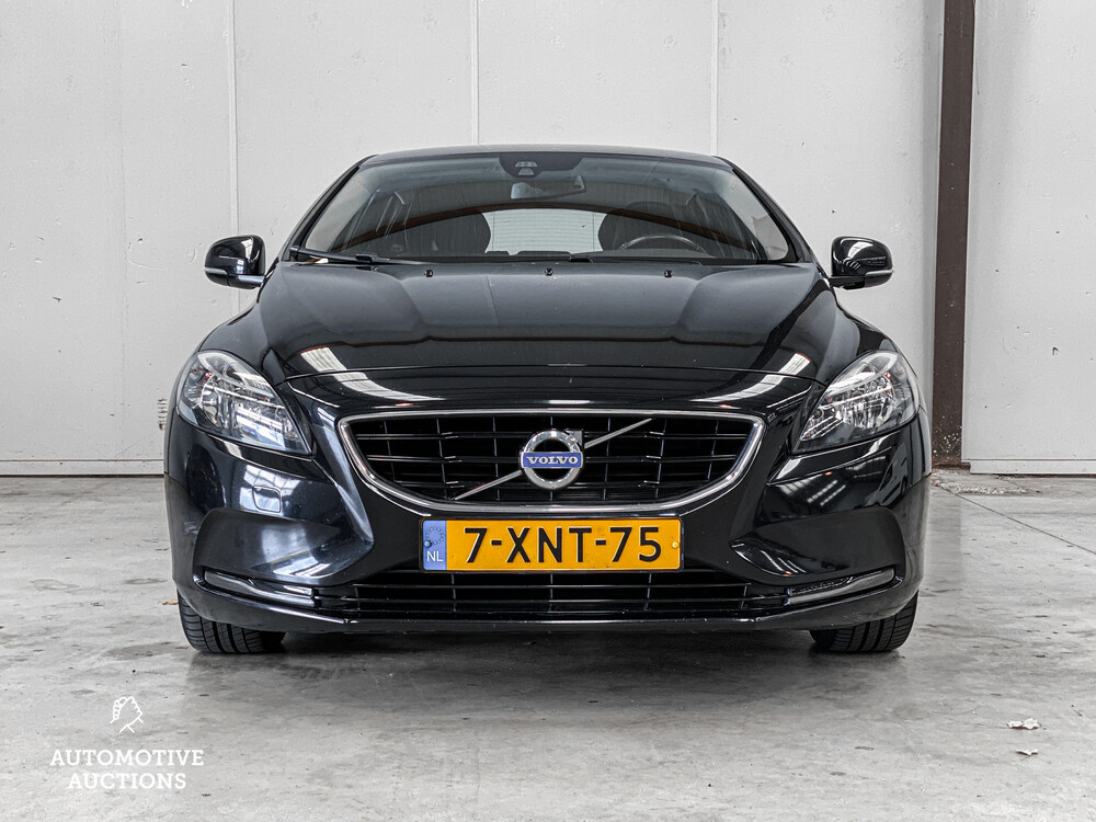 Volvo V40 1.6 D2 Momentum Business 144hp 2014, 7-XNT-75.