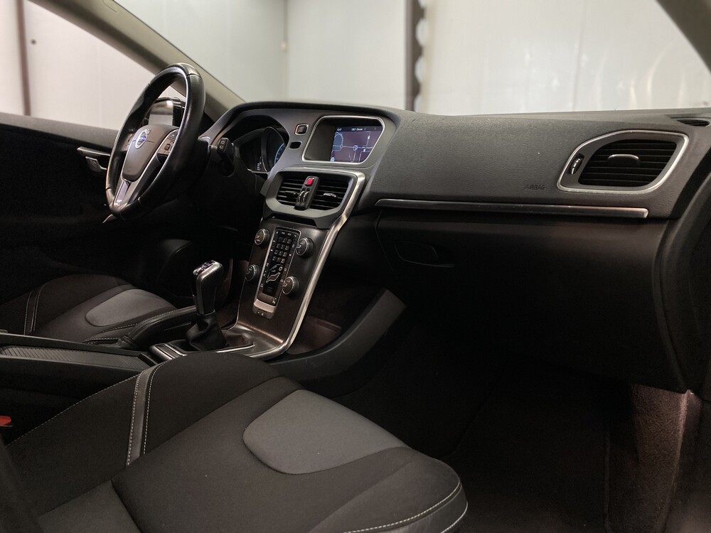 Volvo V40 1.6 D2 Momentum Business 144hp 2014, 7-XNT-75.