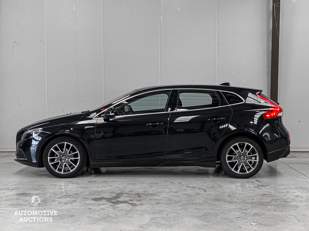 Volvo V40 1.6 D2 Momentum Business 144hp 2014, 7-XNT-75.