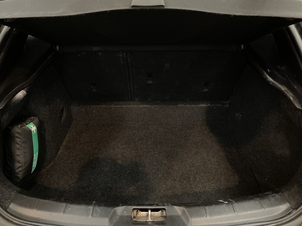 Volvo V40 1.6 D2 Momentum Business 144hp 2014, 7-XNT-75.