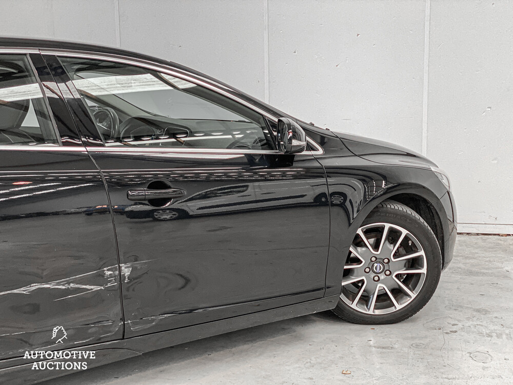 Volvo V40 1.6 D2 Momentum Business 144hp 2014, 7-XNT-75.