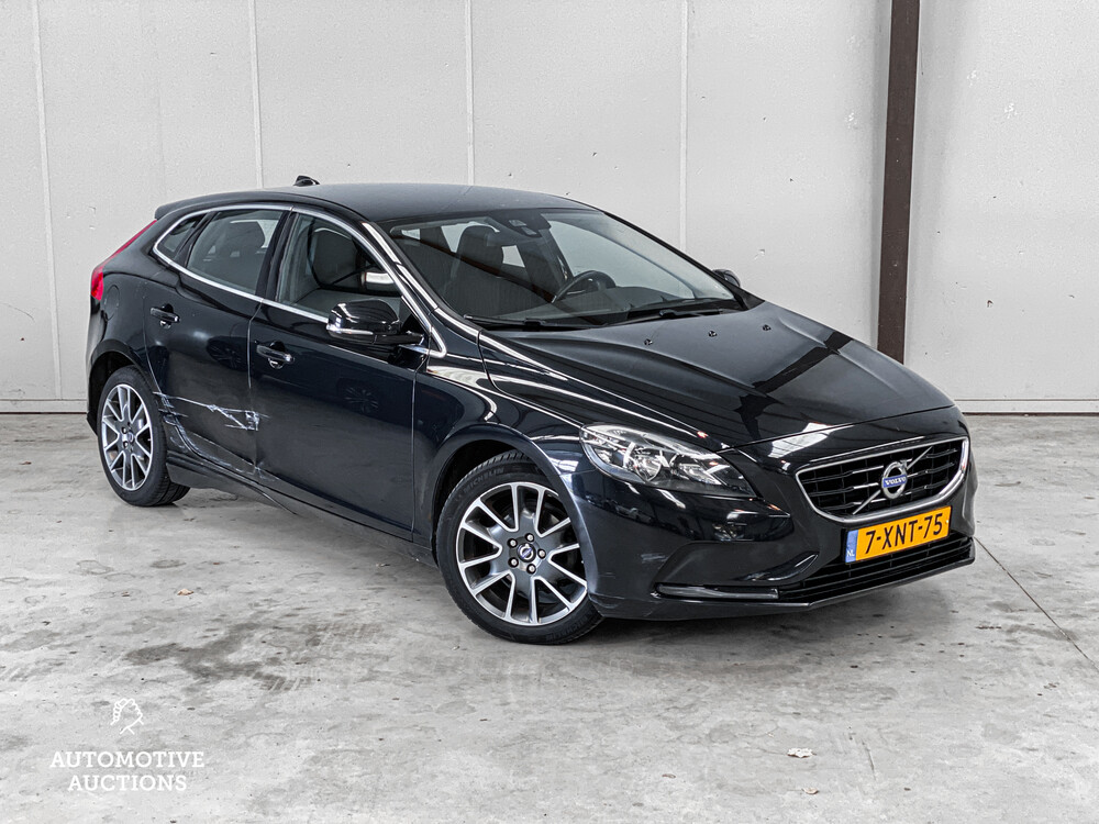 Volvo V40 1.6 D2 Momentum Business 144hp 2014, 7-XNT-75.