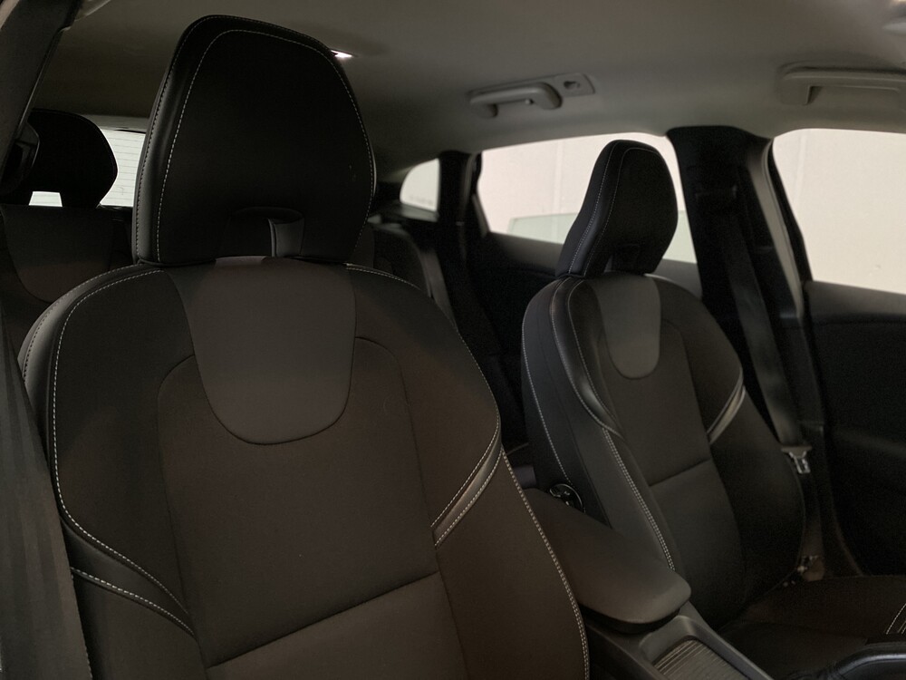 Volvo V40 1.6 D2 Momentum Business 144hp 2014, 7-XNT-75.