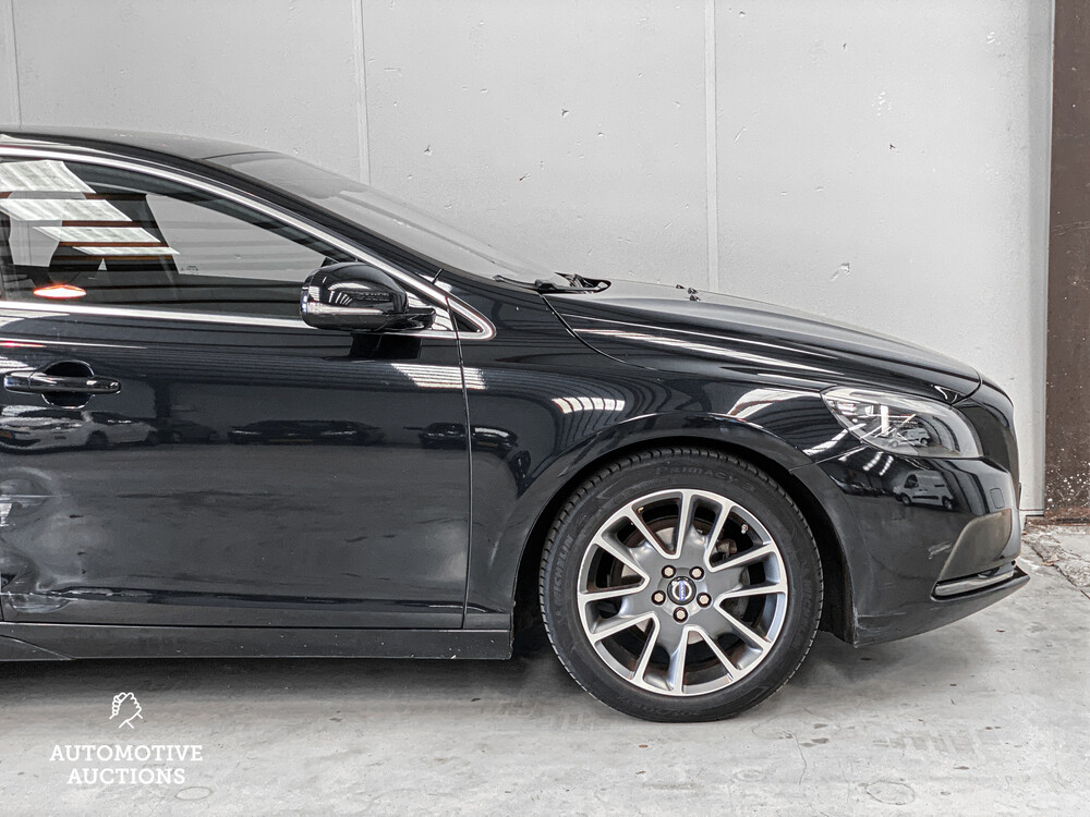 Volvo V40 1.6 D2 Momentum Business 144hp 2014, 7-XNT-75.