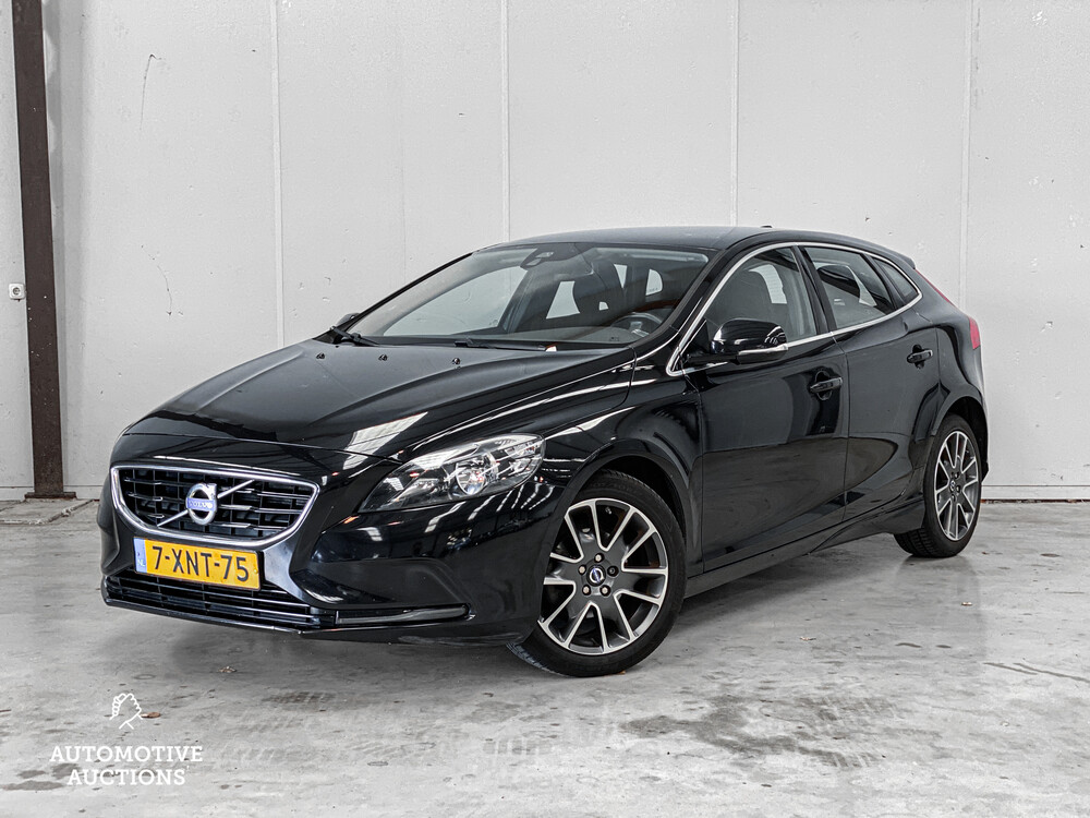 Volvo V40 1.6 D2 Momentum Business 144hp 2014, 7-XNT-75.