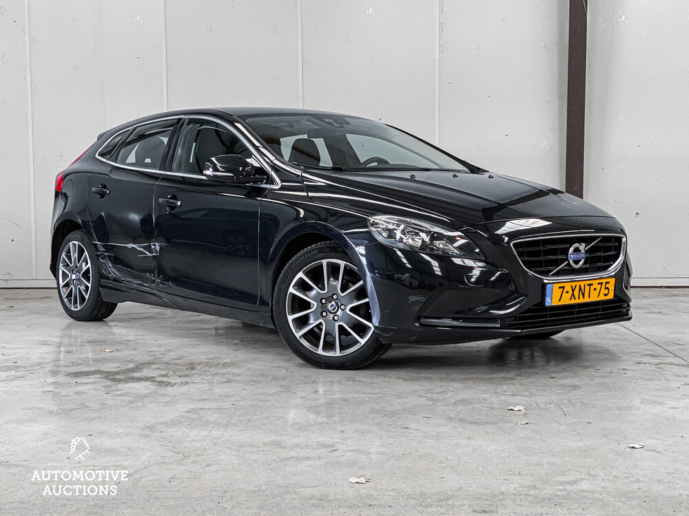 Volvo V40 1.6 D2 Momentum Business 144hp 2014, 7-XNT-75.