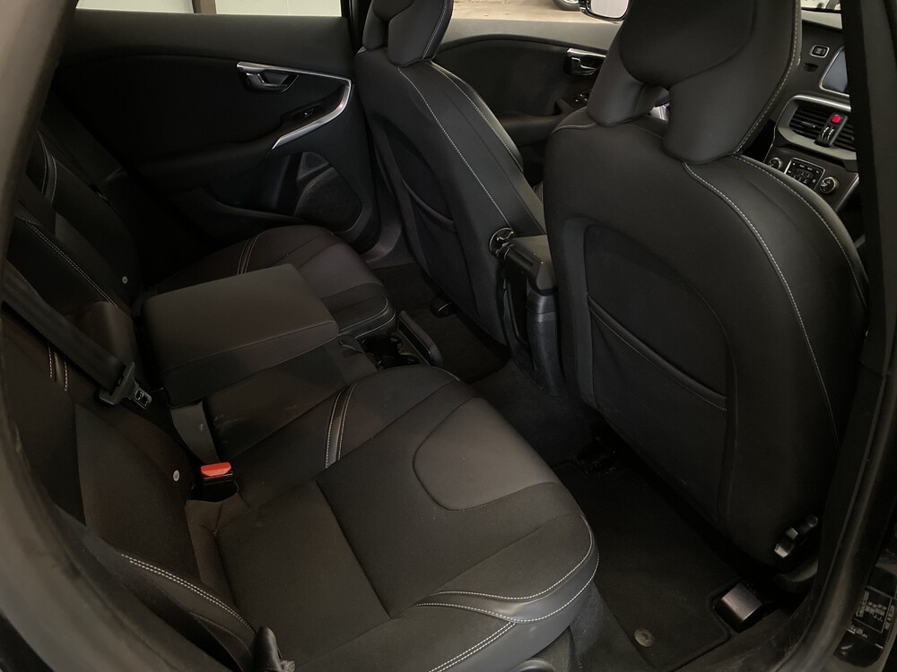 Volvo V40 1.6 D2 Momentum Business 144hp 2014, 7-XNT-75.