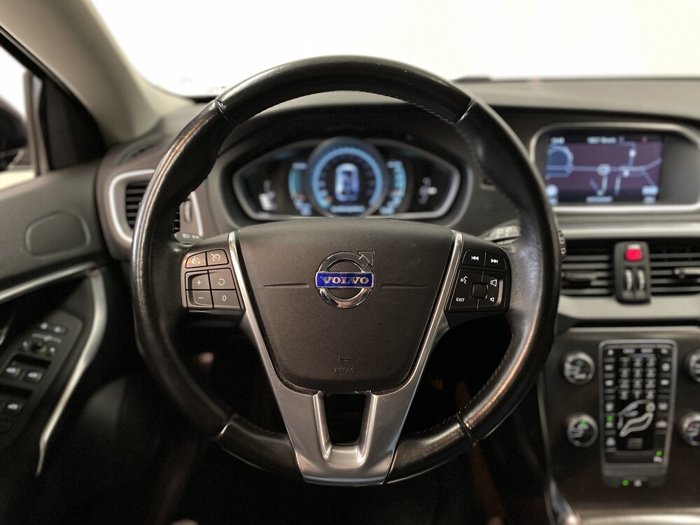 Volvo V40 1.6 D2 Momentum Business 144hp 2014, 7-XNT-75.