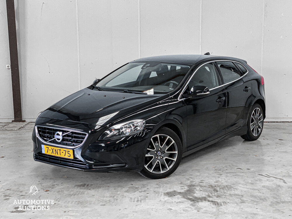 Volvo V40 1.6 D2 Momentum Business 144hp 2014, 7-XNT-75.
