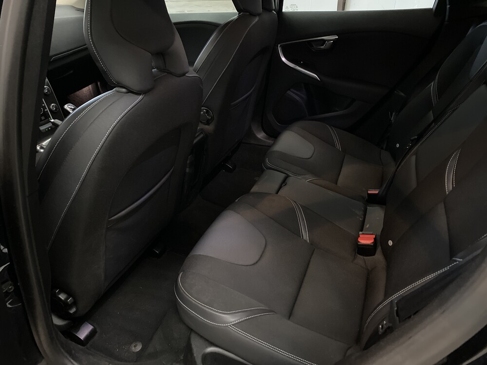 Volvo V40 1.6 D2 Momentum Business 144hp 2014, 7-XNT-75.