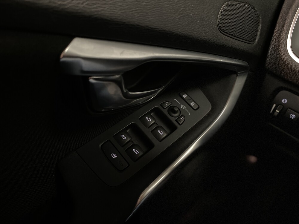 Volvo V40 1.6 D2 Momentum Business 144hp 2014, 7-XNT-75.