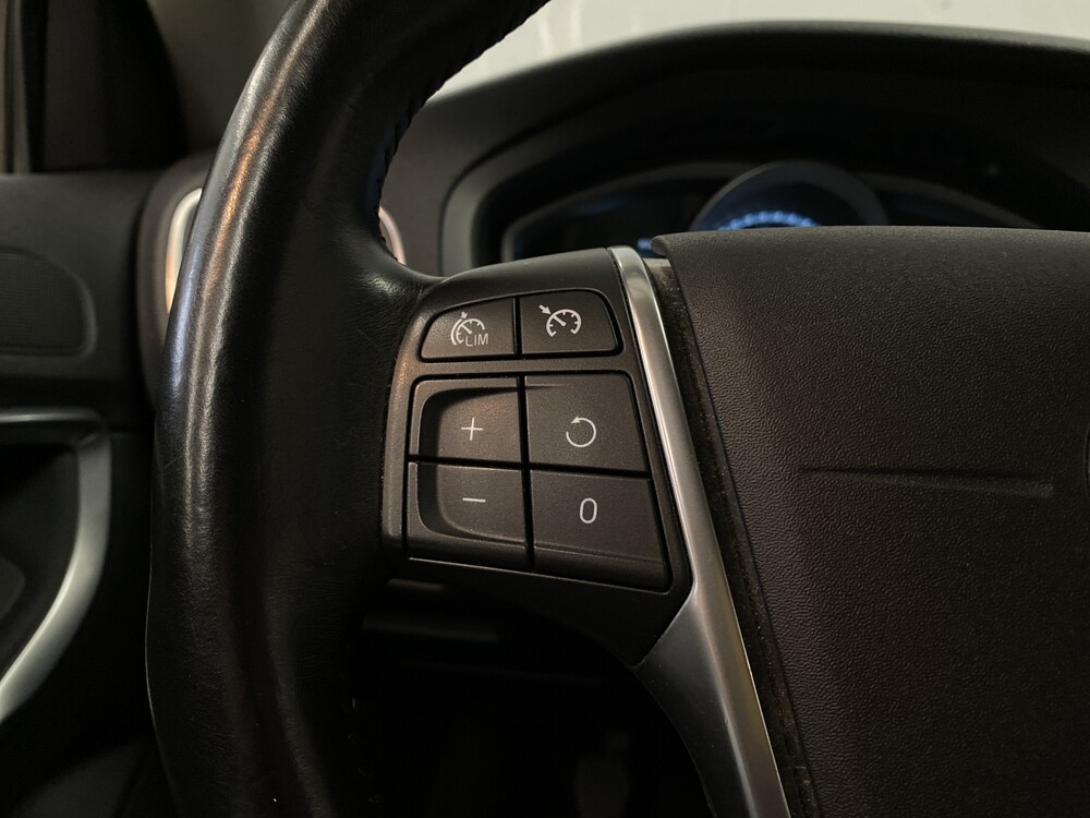 Volvo V40 1.6 D2 Momentum Business 144hp 2014, 7-XNT-75.