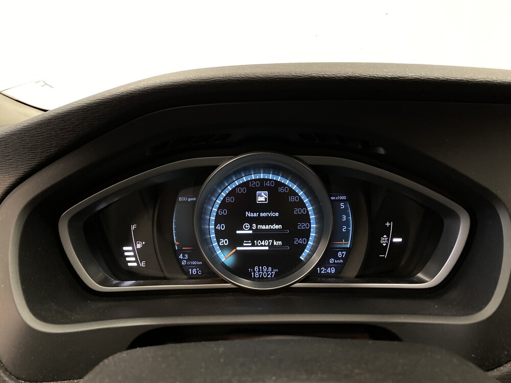 Volvo V40 1.6 D2 Momentum Business 144hp 2014, 7-XNT-75.