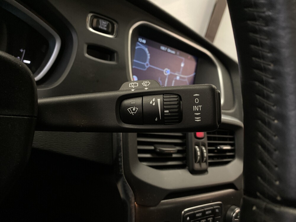 Volvo V40 1.6 D2 Momentum Business 144hp 2014, 7-XNT-75.