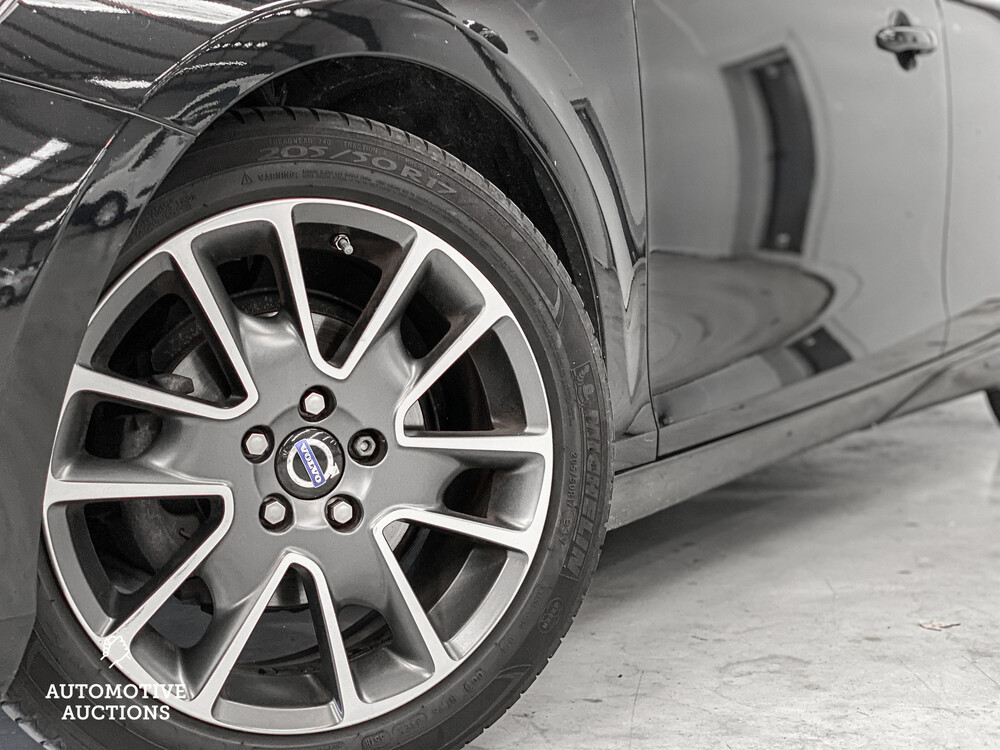 Volvo V40 1.6 D2 Momentum Business 144hp 2014, 7-XNT-75.