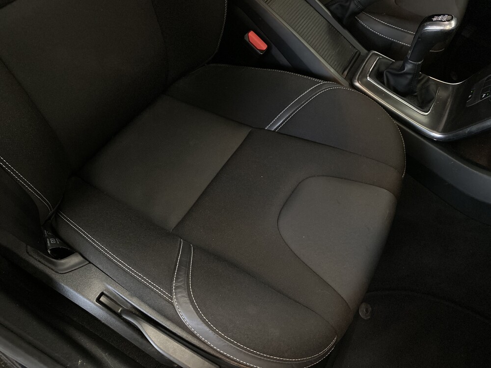 Volvo V40 1.6 D2 Momentum Business 144hp 2014, 7-XNT-75.