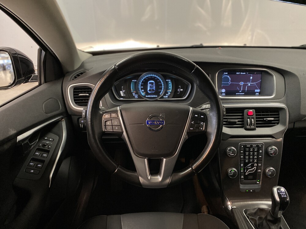 Volvo V40 1.6 D2 Momentum Business 144hp 2014, 7-XNT-75.