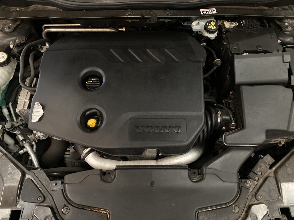 Volvo V40 1.6 D2 Momentum Business 144hp 2014, 7-XNT-75.