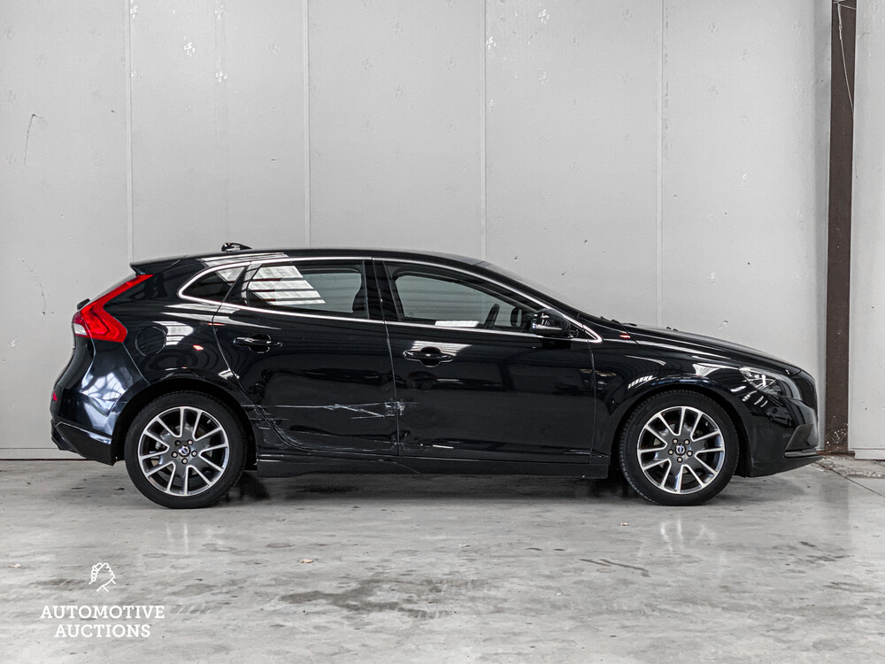 Volvo V40 1.6 D2 Momentum Business 144hp 2014, 7-XNT-75.