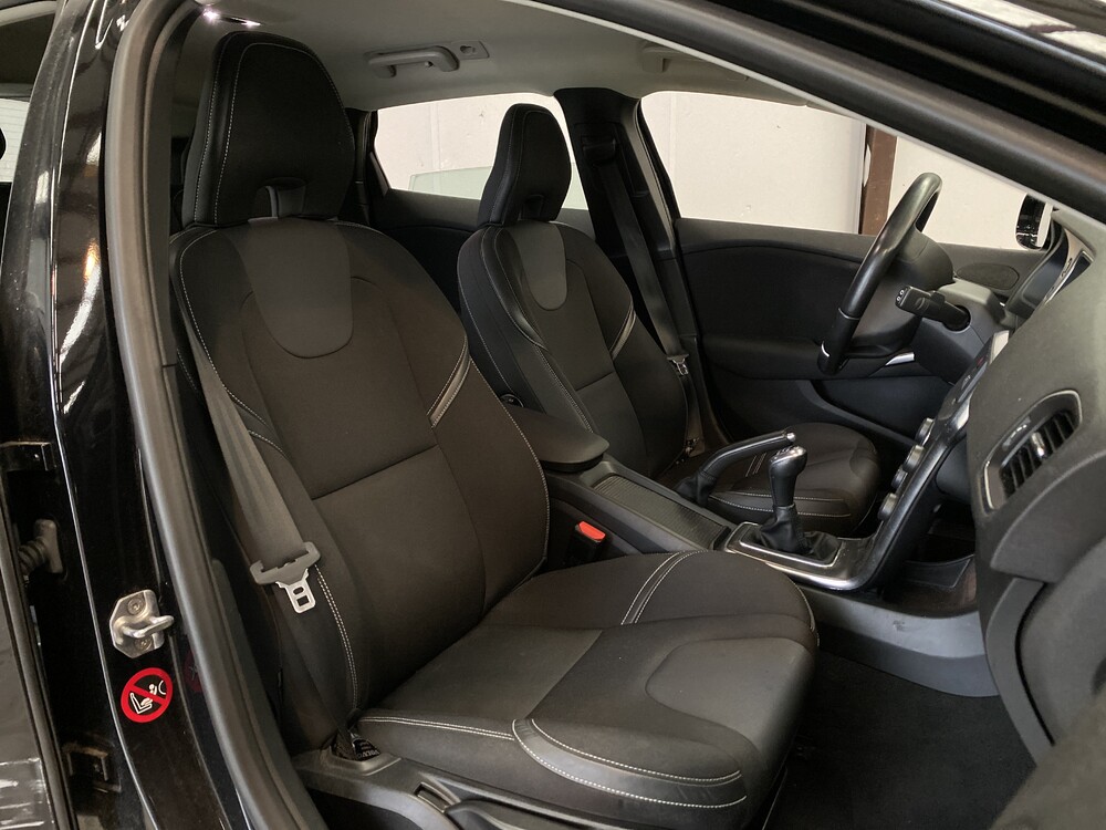 Volvo V40 1.6 D2 Momentum Business 144hp 2014, 7-XNT-75.