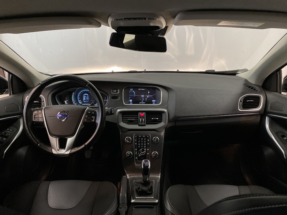 Volvo V40 1.6 D2 Momentum Business 144hp 2014, 7-XNT-75.