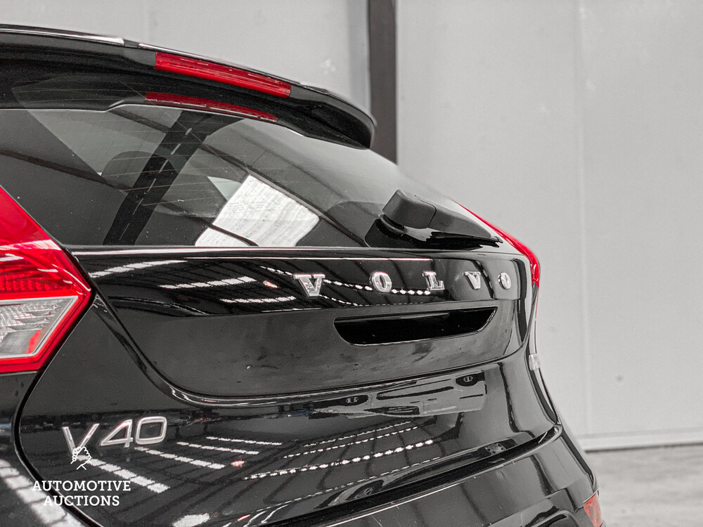 Volvo V40 1.6 D2 Momentum Business 144hp 2014, 7-XNT-75.