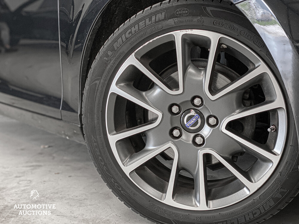 Volvo V40 1.6 D2 Momentum Business 144hp 2014, 7-XNT-75.