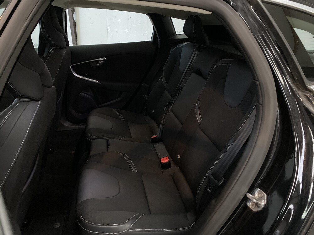 Volvo V40 1.6 D2 Momentum Business 144hp 2014, 7-XNT-75.