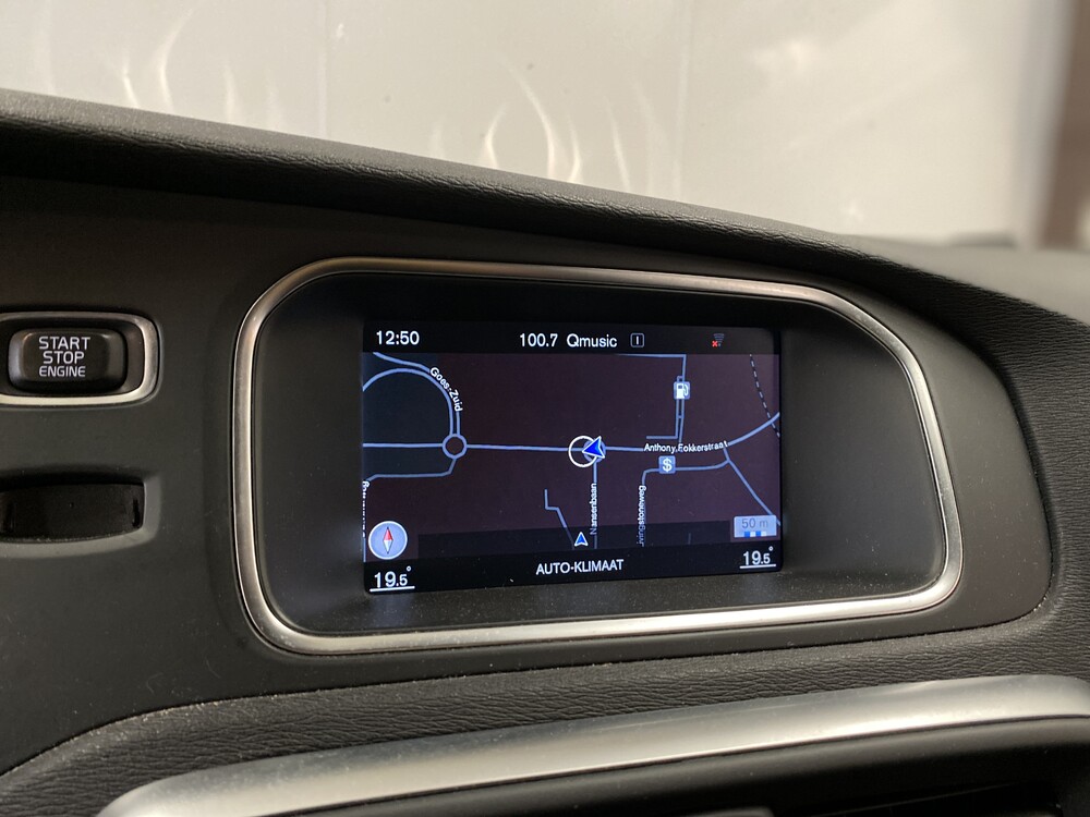 Volvo V40 1.6 D2 Momentum Business 144hp 2014, 7-XNT-75.