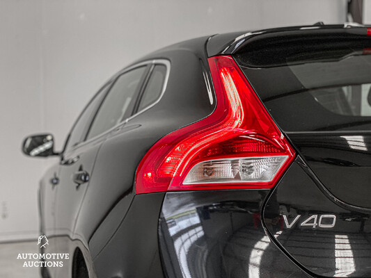 Volvo V40 1.6 D2 Momentum Business 144hp 2014, 7-XNT-75.